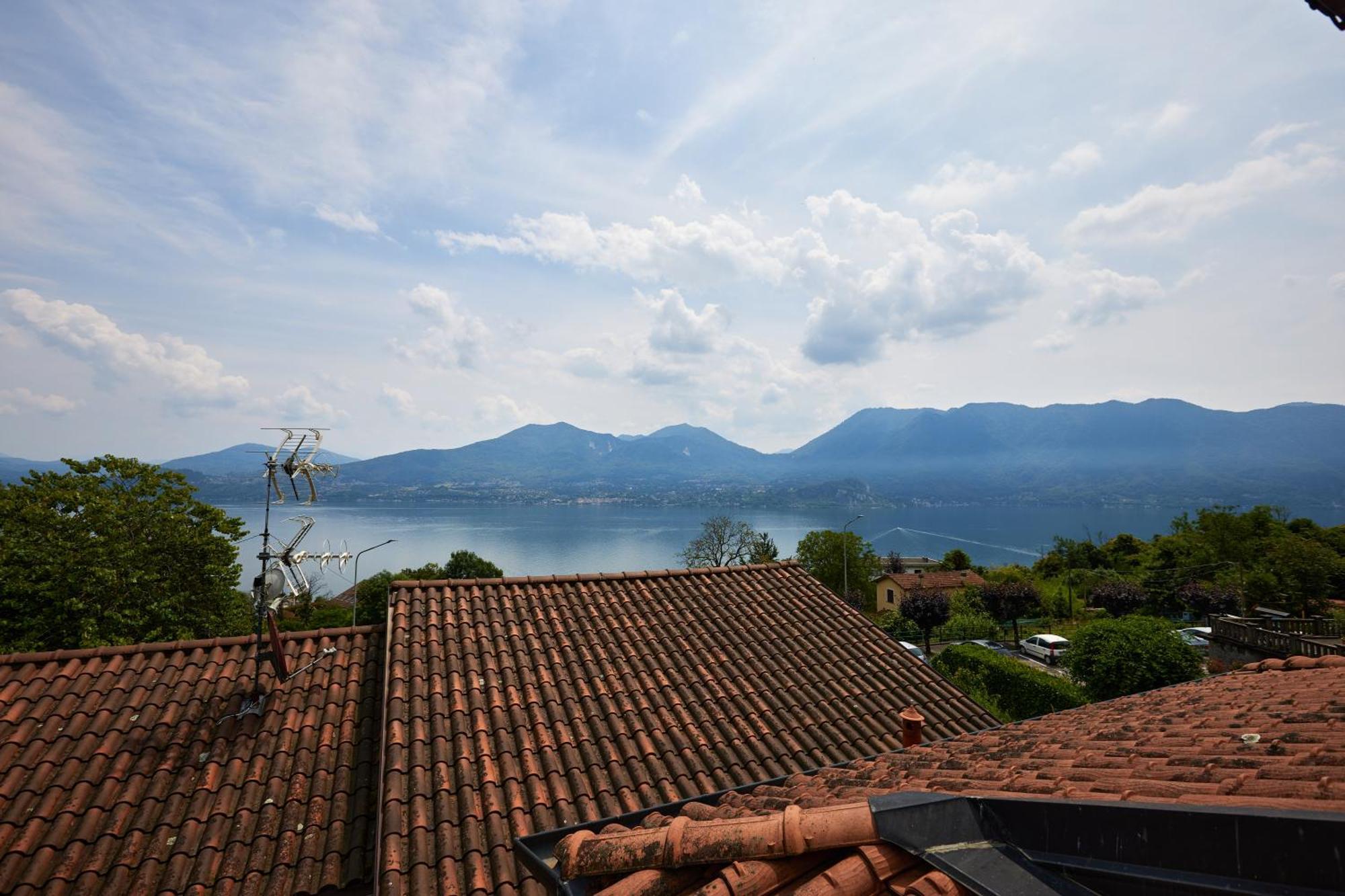 Villa Di Paese - Splendida Vista Lago Maggiore Oggebio Exterior photo